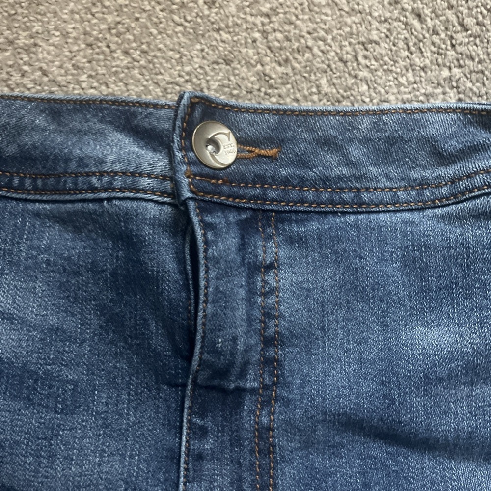 Cato 22W  EST 1946 Denim Curvy Jeans Capris  24" Inseam Medium Wash - Picture 6 of 13